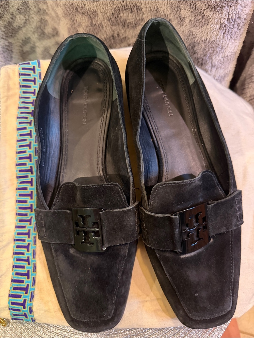 Tory Burch Black Suede Logo-Plate Women’s Loafers - Picture 4 of 4